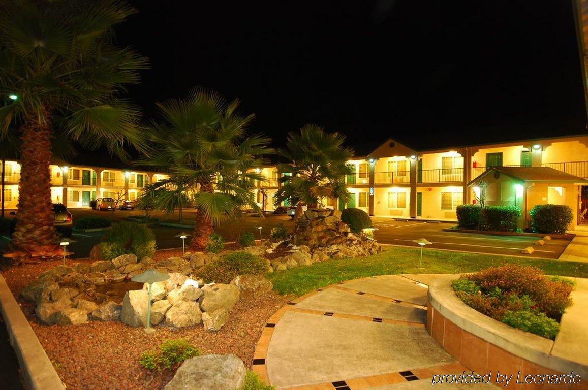Cloverdale Wine Country Inn & Suites Exteriör bild