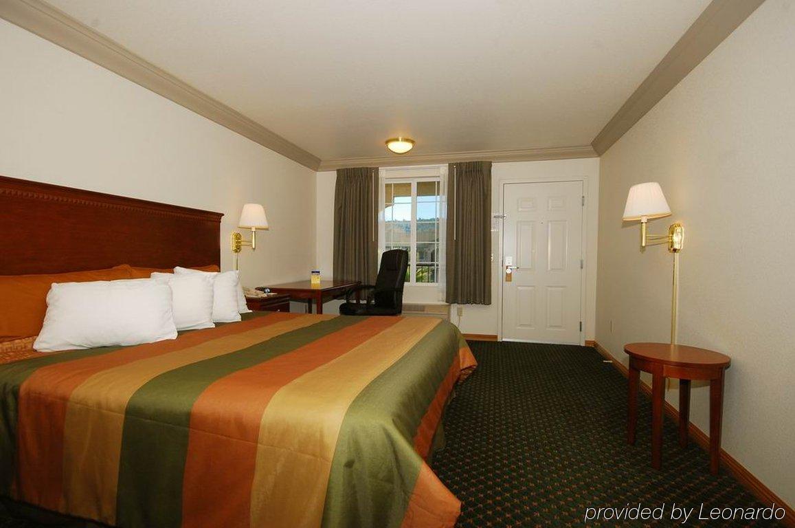 Cloverdale Wine Country Inn & Suites Rum bild