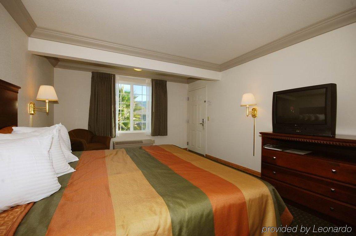 Cloverdale Wine Country Inn & Suites Rum bild