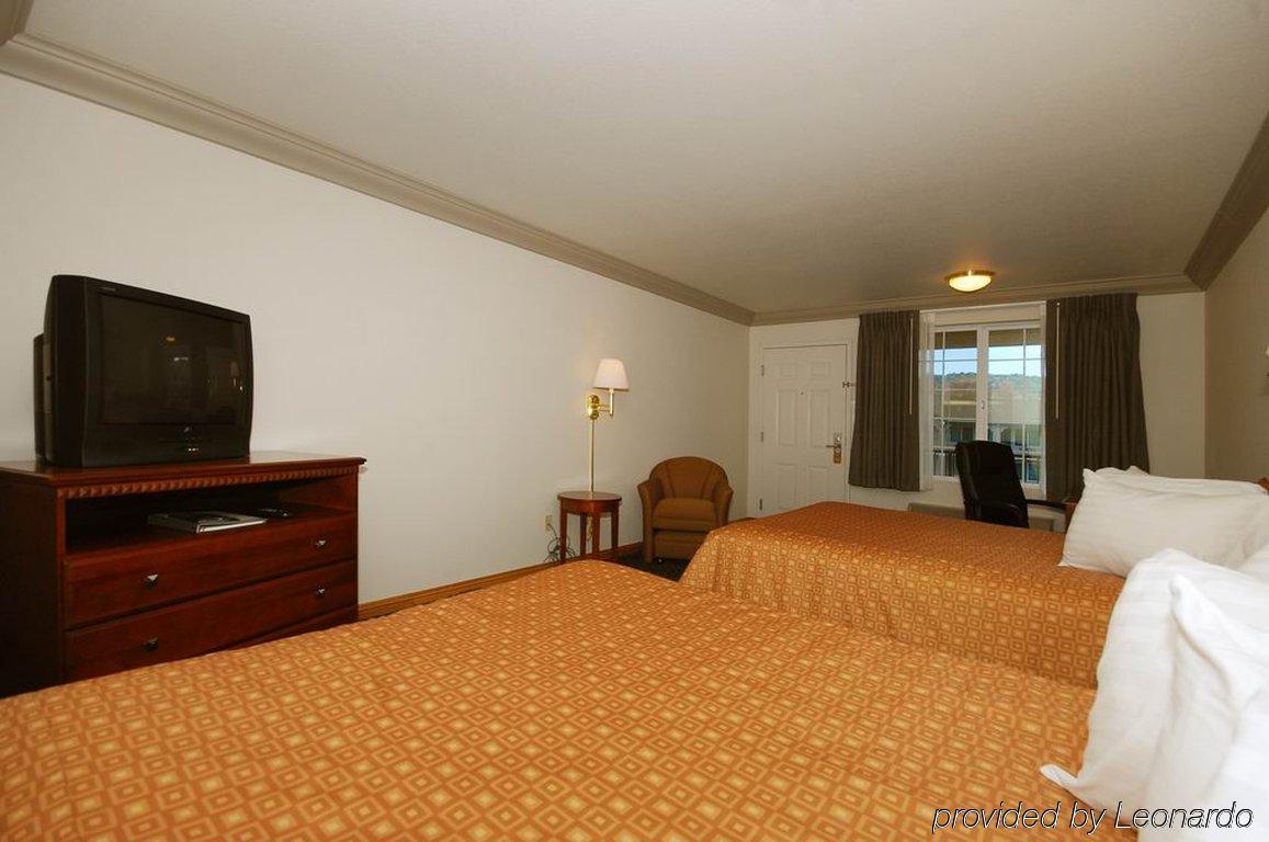 Cloverdale Wine Country Inn & Suites Rum bild