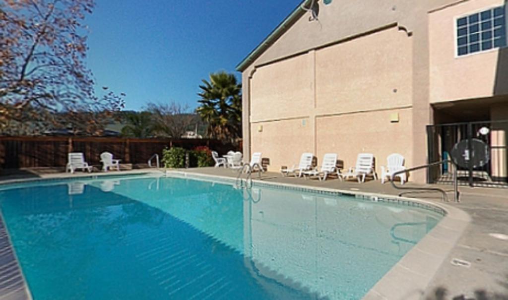 Cloverdale Wine Country Inn & Suites Exteriör bild